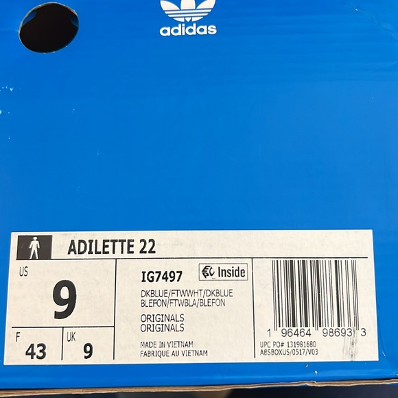 New with box, Men’s Originals Adilette 22 Sandals.